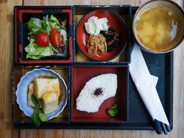 Cuisiner un Plat Végétarien Nourrissant : La Fricassée de Lentilles Corail et Champignons