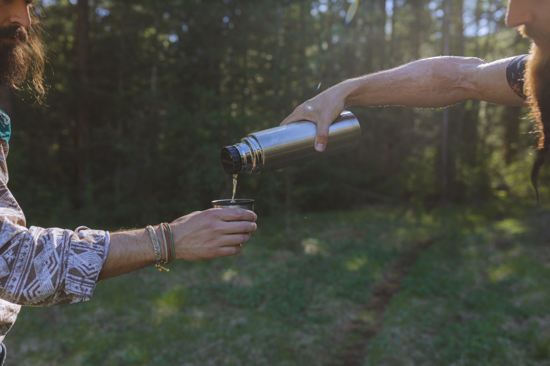 Stanley ou Thermos : quelle gourde isotherme choisir